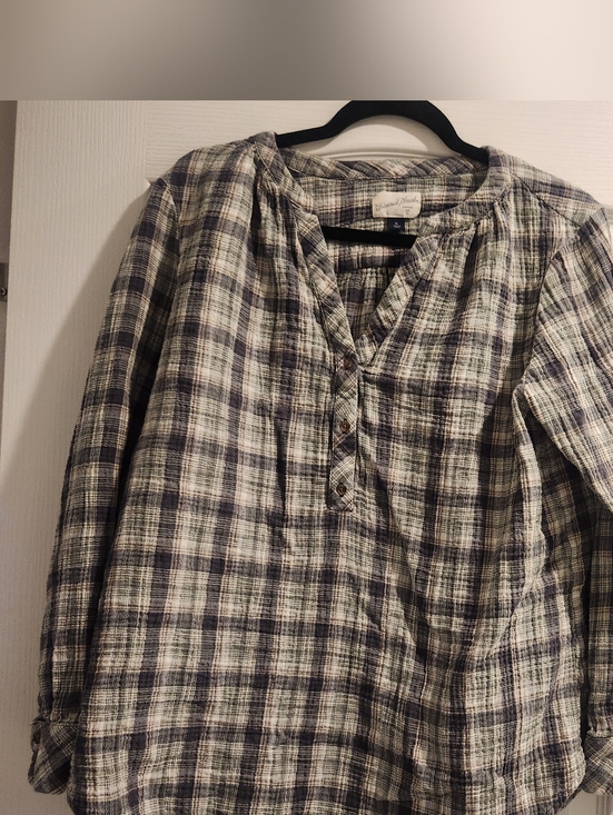 Universal Thread Tops - Universal Thread Plaid Button-Front Henley in Cream and Gray XL Euc